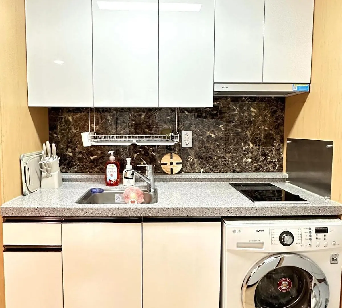 Apartment Spacious And Relaxing Duplex Hongik Stn 1Min Seoul